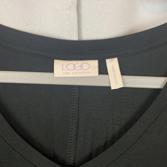 NWT LOGO By Lori Goldstein Black V-Neck Top - Picture 3 of 5